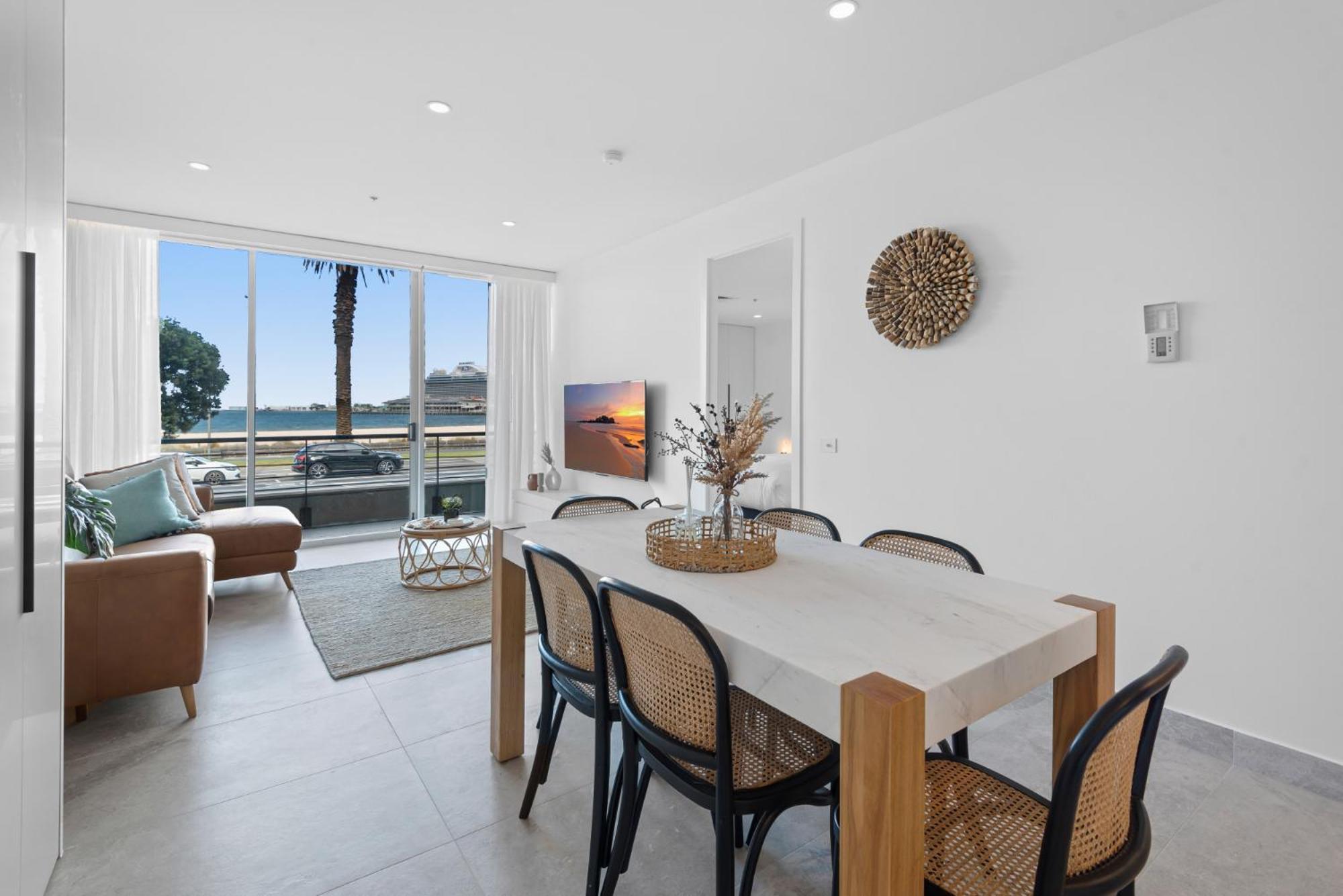 Bespoke 2-bed Beachfront Apartment Melbourne